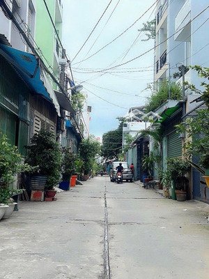 122z
bình tân ngay hương lộ 2 , 2 tầng 4,5x10 hẽm oto giá nhỉnh 4