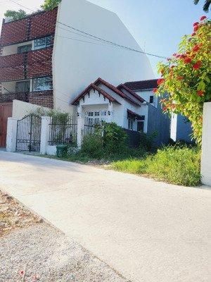 nhà siêu đẹp gần cầu cẩm châu chợ bà lê kiệt oto tống văn sương