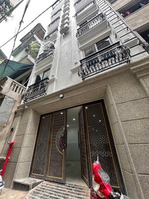 nhà dòng tiền đh tài nguyên môi trường 18 phòng doanh thu 1 tỷ/năm lô góc ô tô đỗ cửa