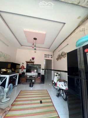 bán nhà 2 phòng ngủ, sổ hồng riêng ngay đường song hành trung chánh