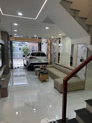 đường thông 6m 2 ô tô tránh - 5 tầng - 4x16 - nội thất cao cấp - sát bên cv làng hoa