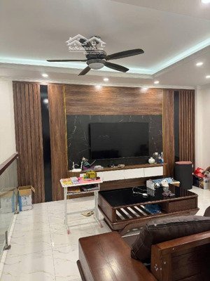 hiếm có khó tìm: nhà đẹp kim quan - dân trí cao - sầm uất nhất quận long biên-5tầng -full nội thất