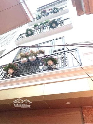 trung tâm quận hai bà trưng - nhà mới đẹp - 6 phòng ngủ đang cho thuê vài bước ra ô tô