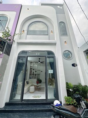 nhà phố 1 lầu lộ oto tới nhà công năng 3 phòng ngủ - sổ hồng hoàn công- nhà cách kđt đại ngân 120m