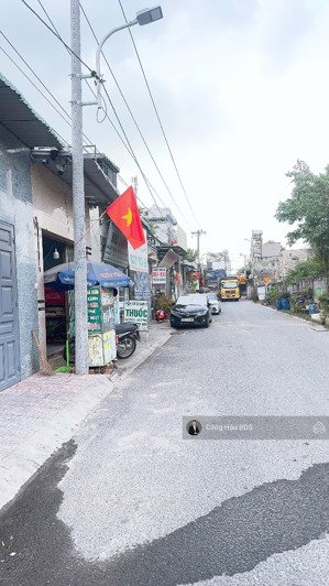 nhà trệt lửng mt đường vũng việt, p. dĩ an. gồm 3pn- 2wc. sân xe hơi. dt: 123.3m2. giá: 5.2 tỷ tl