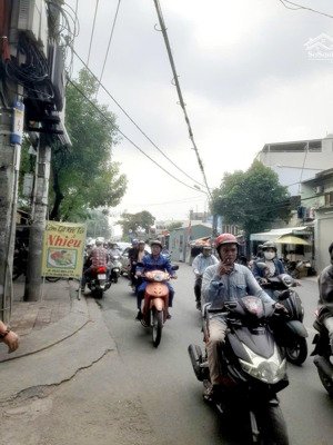 ttq 8 vị trí vài căn nhà ra mặt tiền tạ quang bửu, hẻm xe hơi 5m, xe hoi ngủ trong nhà