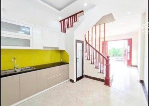 chính chủ cho thuê nhà xóm 4 thôn đồng nhân hoài đức 3 tầng 3pn, đường ô tô vào nhà, vs khép kín