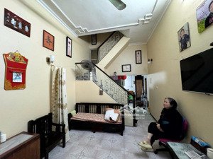 bán nhà phố hào nam, gần chợ , bệnh viện , nhạc viện , vài bước ra phố, ngõ thông 35mx5tầng, 8tỷ5