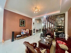 nhà 4 tầng mặt tiền hàn thuyên. 112.5m, vừa ở vừa kinh doanh , full nội thất xây dựng chắc chắn