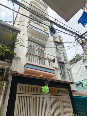 căn hộ dịch vụ 4 tầng - dòng t.iền 21tr/tháng - giáp phú nhuận - 7 pn - 8.x tỷ