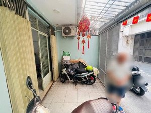 bán nhà quận 10 - cmt8, ngay chợ hòa hưng - hẻm ôtô, 3tầng, 4pn, 64m²