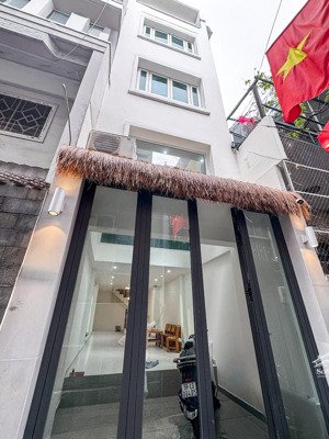 cho thuê nhà nguyên căn hẻm cách mạng tháng 8, gần chợ hòa hưng