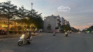 khu dân cư an sương - nhà đẹp 4 tầng - ngay công viên trung tâm.