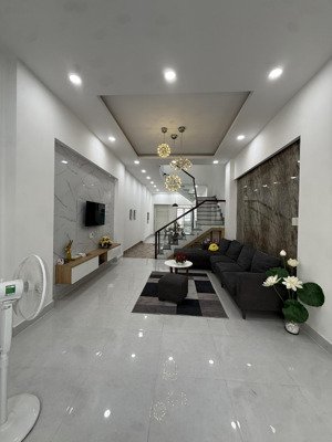 bán nhà 3 tầng đẹp hẻm 6m - dt 4 x 16 - sổ hồng hoàn công giá chỉ hơn 5 tỷ