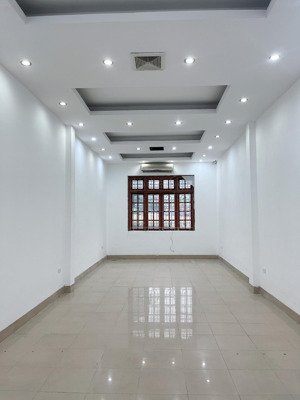 cho thuê nhà 2 mặt phố nguyễn chí thanh