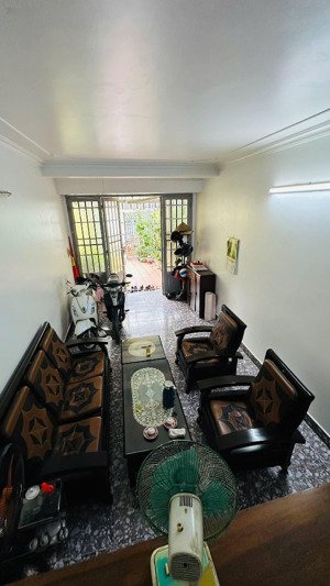 nhà 3 tầng sân vườn rộng rãi, trung tâm kiến an, vài bước ra đường trần thành ngọ