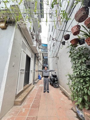 hoa hậu ngủ quên ngay tại trung tâm hoàng mai 35m2 4m mtien full tiện ích