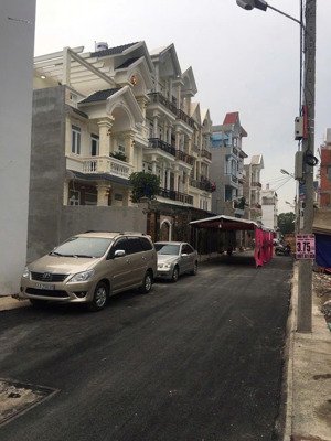 biệt thự nguyễn ảnh thủ ngay ngã ba đông quang dt 8x18 trệt 2 lầu hxh 7m khu đồng bộ nhà lầu