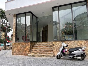 cho thuê nhà mặt phố , trung tâm khu đô thị 31 ha ,3 mặt tiền căn góc 7 tầng tại khi đô thị 31 ha