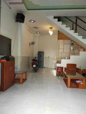 bán nhà sổ hồng riêng đường 7m gần trung tâm y tế dĩ an giá rẻ