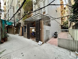 nhà đẹp 5 tầng lô góc 3 thoáng dân xây 50m, mt4m giá15.8tỷ cầu giấy ngõ thông kinh doanh ô tô qua