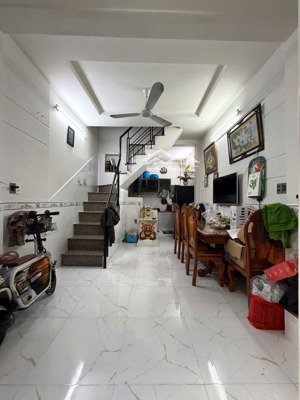 bán nhà gần chợ tân hương 4 phòng ngủ 3 tầng