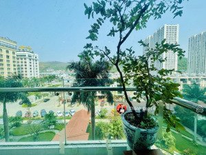 do chuyển định cư không sử dụng nên cần bán căn hộ 2pn 80m2 trung tâm du lịch bãi cháy, hạ long.