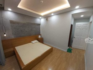 cần bán căn hộ khánh hội 3 mặt tiền đường bến vân đồn 82m2 giá mềm 2,4 tỷ