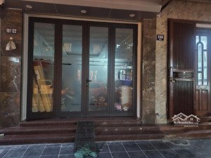 nhà tập thể tầng 1. diện tích 63/80m2 giá đầu tư 6.5 tỷ. gần trung tâm phố cổ, đường có vỉa hè rộng