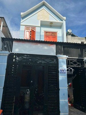 cho thuê nhà sơn sữa mới 4phòng ngủ sân xe ô tô gần chợ phú hoà