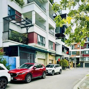 bán nhà ngã giang văn minh đội cấn 55m 5 tầng- nhà 2 thoáng, sân rộng để 10 xe máy - 10m ra ô tô