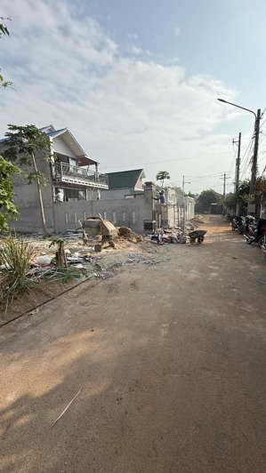 chính chủ em bán lô đường nhánh số 50, ấp nam hoà long, phường tam long. tp. hcm
đường nhựa