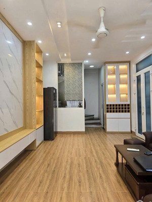 bán nhà cầu diễn , dt 32m2 , 5 tầng , giá 5,7 tỷ , lô góc thoáng sáng , ô tô đỗ cửa