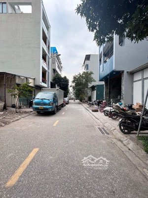 bán đất phân lô tđc thạch bàn long biên 111m2, vỉa hè rộng, oto đỗ thoái mái, giá tốt 210tr/m2