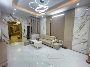 nhà đẹp lung linh phố chùa bộc- đống đa - 7 tầng thang máy - cực gần phố - ngõ nông - gần hồ xã đàn