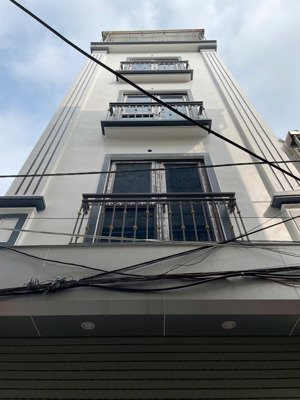 nhà phường yên nghĩa xây độc lập có thang máy 40m2x5 tầng, 20m ra mặt đường ô tô, ngay gần mặt ql6