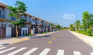 bán căn nhà phố rẻ nhất suncasa central 100m2 chỉ 2,8tỷ . sổ sẵn công chứng ngay .