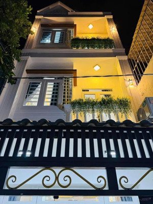 bán nhà trung tâm phú nhuận - nguyễn công hoan 52m2, sổ riêng. có sẵn hdt 15tr/th. lh 