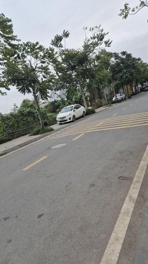 bán đất tặng nhà cự khối_long biên chỉ 12 tỉ, lô góc 60m2, vài bước ra mặt đường, ô tô đỗ cửa.