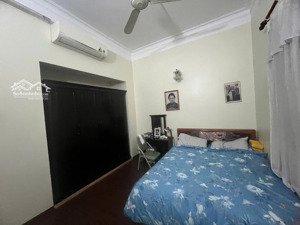 cho thuê nhà ngõ 4 phương mai. dt 70m2, xây 4 tầng, mặt tiền 5m, thiết kế mỗi tầng 2 phòng