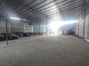 cho thuê kho xưởng tại xóm la - phú đô, từ liêm. dt 600m, điện 3pha, xe 10 tấn đỗ cửa.