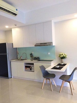 cho thuê căn officetel botanica premier , full nội thất, giá : 12 triệu , lh xem nhà.