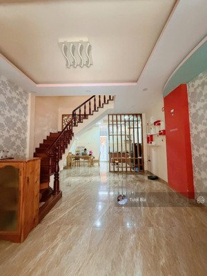 cho thuê nhà 3 tầng kđt phước long a dt 169 mcó 4 pn . cách biển trần phú 2km giá thuê chỉ 15tr