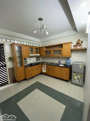 bán nhà 4x13.5m, 4 tầng, mặt tiền đường số kdc cao lỗ, p.4, q.8. lh 