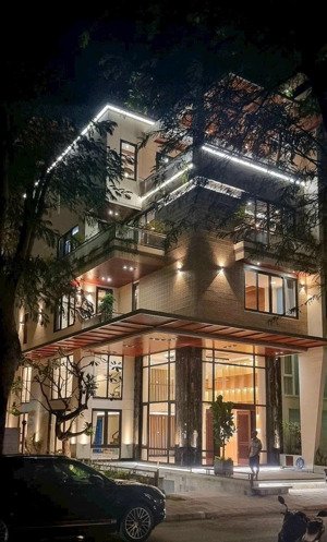 cho thuê góc 2 mặt tiền hưng gia 2, hầm xe, thang máy, vị trí kinh doanh đẹp