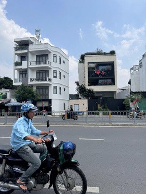 giảm sốc 16tỷ xuống 9 tỷ= hàng hiếm - mặt tiền kinh doanh đường 32m- dương quảng hàm, gò vấp