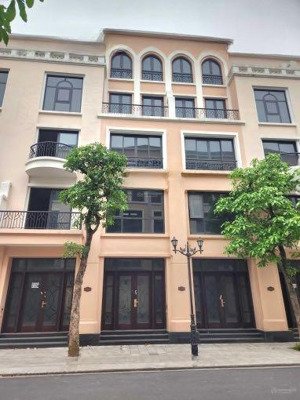 bán gấp liền kề vin 2 diện tích 63m2 mặt tiền 4.5m giá chỉ 9 tỷ giá tốt nhất dự án