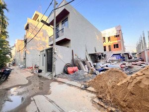 bán đất hẻm 94 vườn lài, an phú đông, thông khu sơn ca 8 giá: 5 tỷ dt: 4 x 16.7m ( 67m2 )