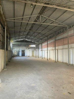 cho thuê mặt bằng tổng số 350 mét vuông trống suốt.
mặt tiền đường ngô đức kế phường 12 bình thạnh