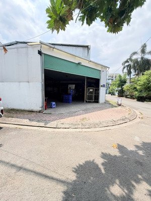 cho thuê mặt bằng trống suốt. căn góc 2 mặt tiền cho cải tạo thoải mái hợp đồng lâu dài
diện tích